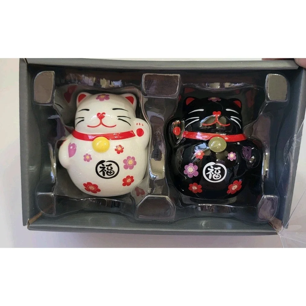 Lucky Fortune Japanese Maneki Neko Cats Waving Ceramic Salt Pepper Shakers Set